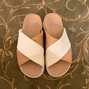 Sorel White and Tan Women's Viibe Slide Sandal